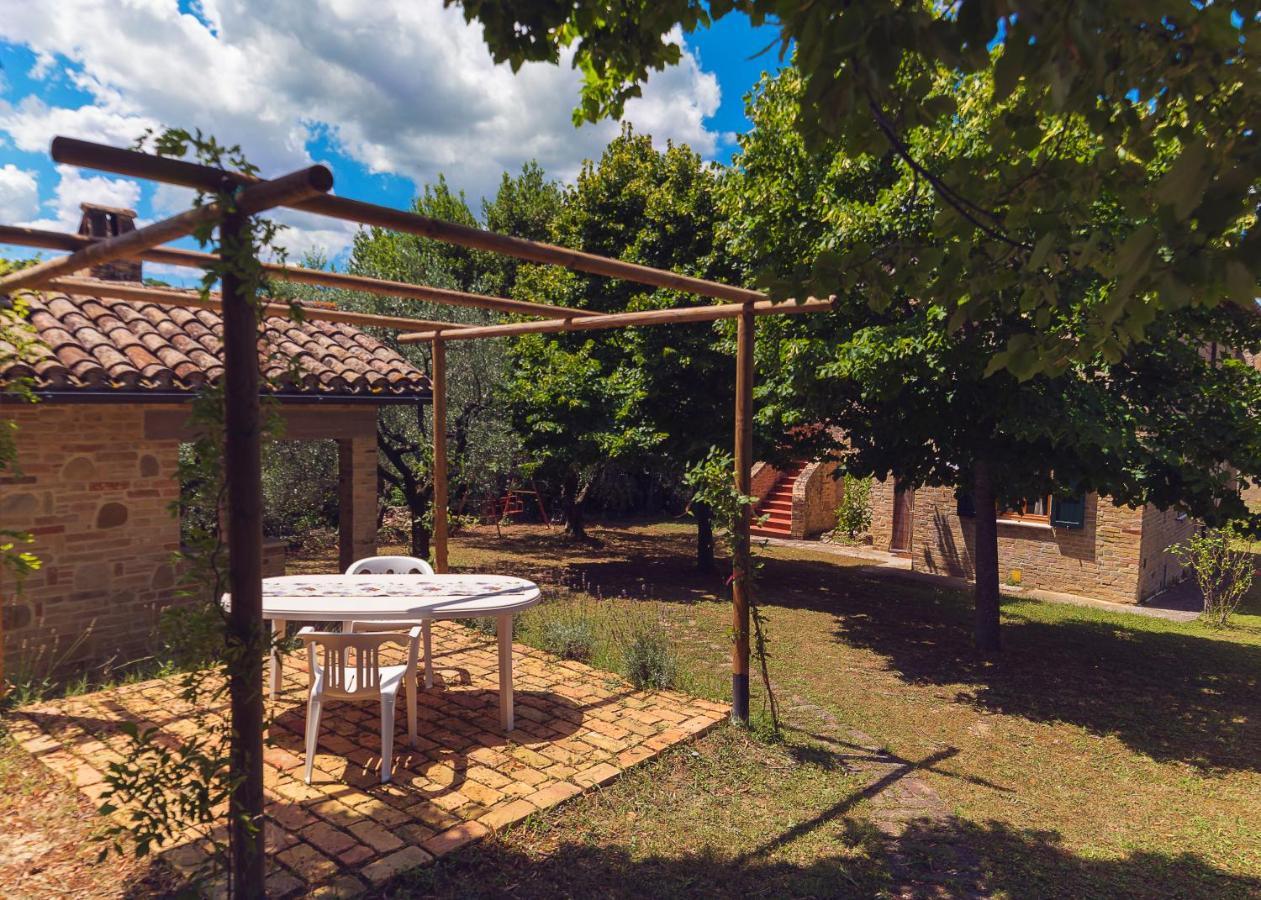 Guesthouse Casale Borgo Miriam Offida Buitenkant foto