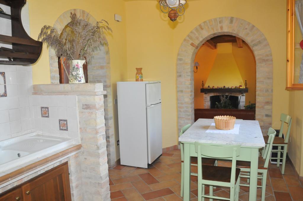 Guesthouse Casale Borgo Miriam Offida Kamer foto