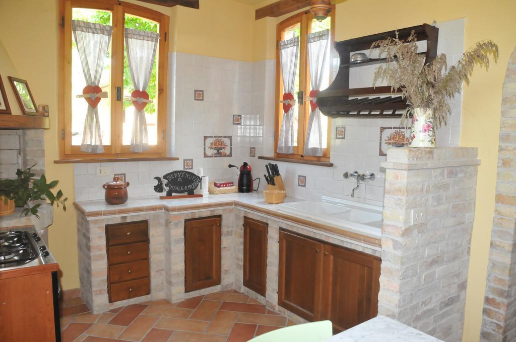 Guesthouse Casale Borgo Miriam Offida Kamer foto