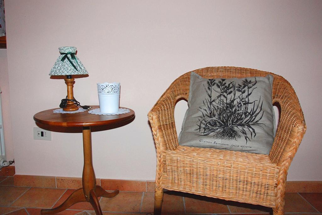 Guesthouse Casale Borgo Miriam Offida Kamer foto